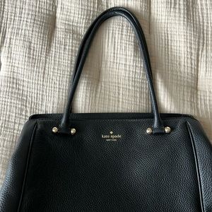 Perfect condition leather Kate spade purse! I have used it 2 times!